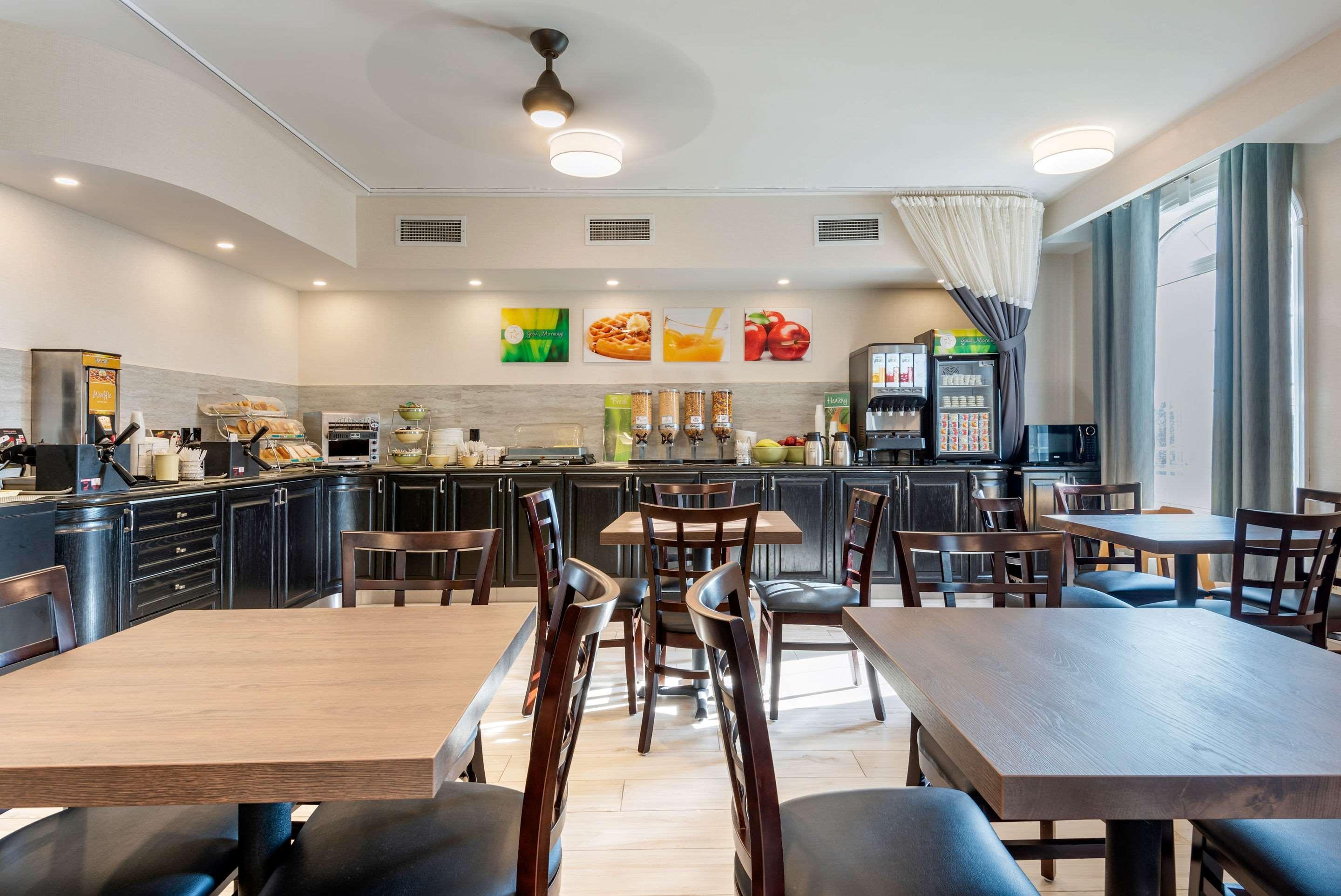 Quality Inn & Suites Oakville Dış mekan fotoğraf