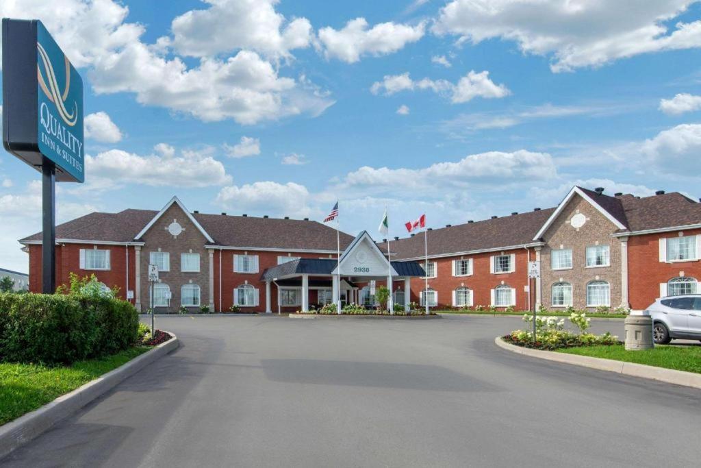 Quality Inn & Suites Oakville Dış mekan fotoğraf